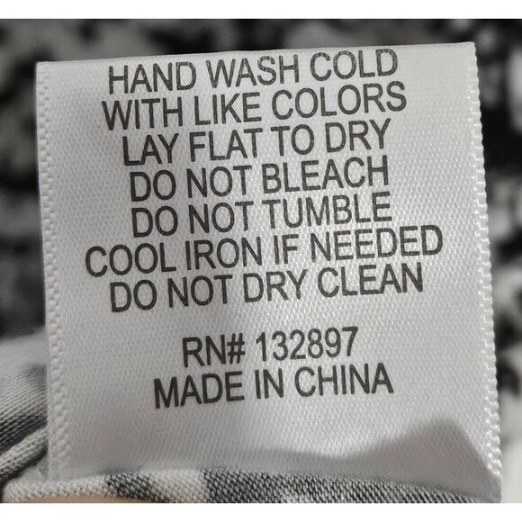 Rose and Olive Women's size 1X Metallic Bead Neckline Tunic Graphic Black/White - Picture 8 of 14